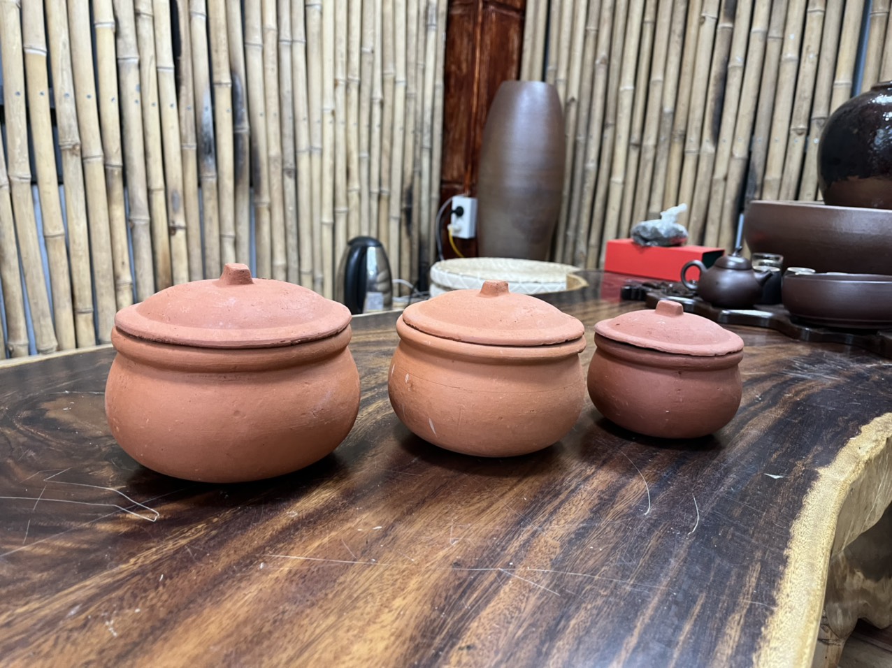 Niêu đất truyền thống được làm từ đất sét tự nhiên